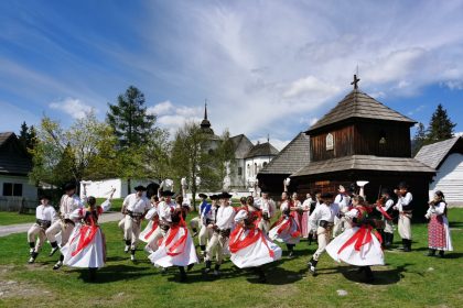 Dokumentarny film Slovensky den kroja Cesta srdcom tradicii
