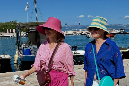 Muza nechala doma a vyrazila k moru Sona Mullerova si uziva so znamou moderatorkou