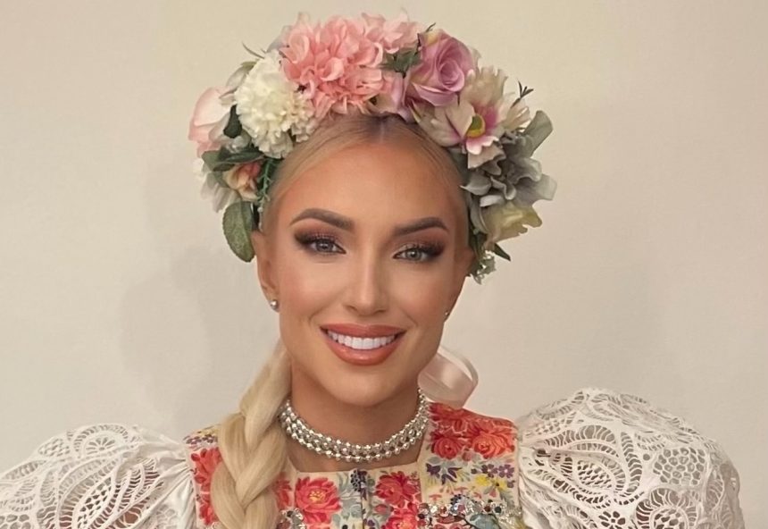 Slovensky den kroja ocaril divakov Simona moderovala