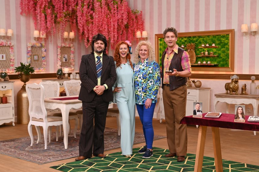 Toto v sou este nebolo Kolo s dobovymi kostymami