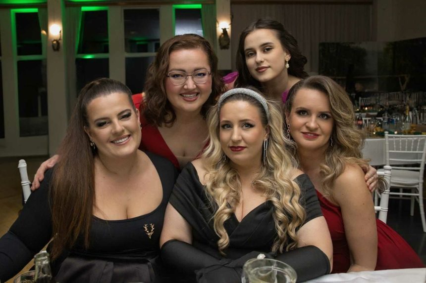 Zabava do rana plesove saty a prekvapenia