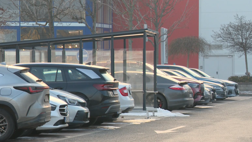 Bezplatne parkovanie na okraji Bratislavy sa konci parkovisko pri nakupnom centre bude spoplatnene