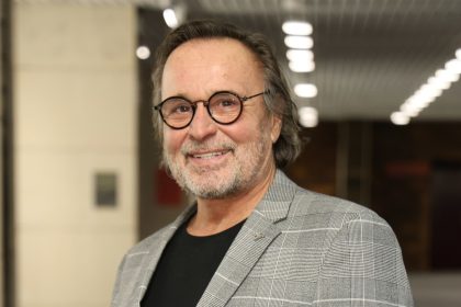 Jozef Vajda oslavil 70 a stale vyzera skvele