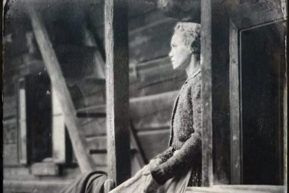 Silne dobove fotografie hovoria za vsetko Dominika Moravkova dokonale zapadla do styridsiatych rokov