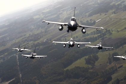 Nebo nad Kyjevom chrania veterani USA a Holandska V tajnej letke pilotuju stihacky F 16