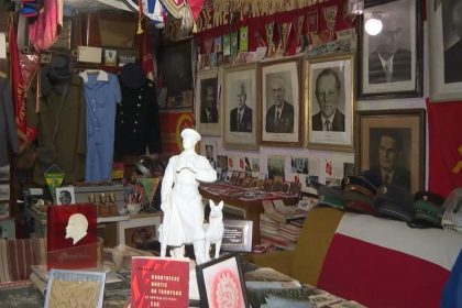 Filip s priatelmi vdychli veciam z byvalej CSR nove poslanie zalozili originalne muzeum ktore ludi vracia spat v case