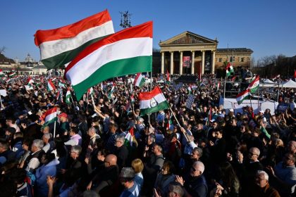 Madarsko zaznamenava takmer pol miliona zaujmcov o volbu zo zahranicia najviac ich je v Rumunsku