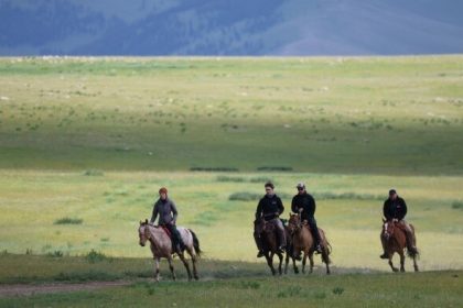 Mongolsko zaujimavosti z tradicneho zivota v jurtach a roznorodej krajiny Cestovatelske kino Radio Slovensko