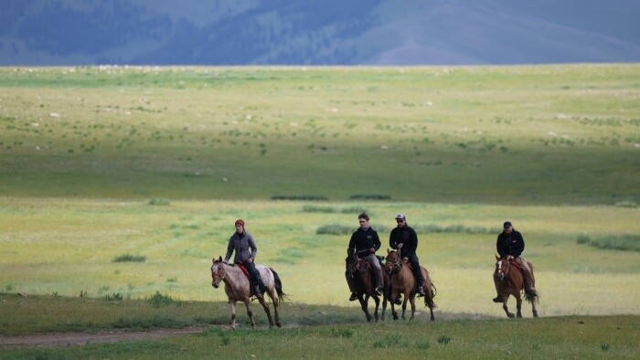 Mongolsko zaujimavosti z tradicneho zivota v jurtach a roznorodej krajiny Cestovatelske kino Radio Slovensko