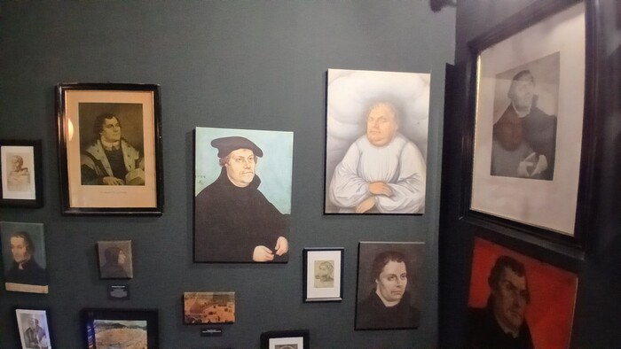 Muzeum Lutherovej reformacie na Slovensku V muzeu oznamenie Radio Slovensko