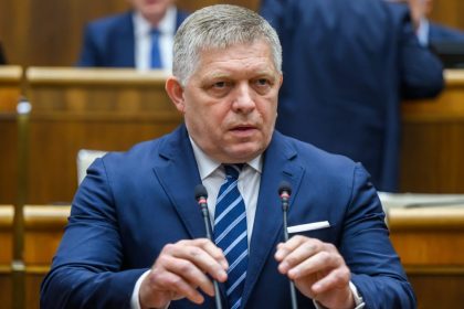 Bliziace sa referendum moe uri i Fico zska doivotn dchodok Kto ho dostva momentlne