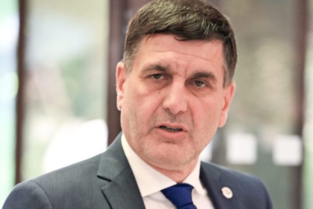 Europoslanec Ondrus nelutuje prehru vo volbach o post sefa KOZ Zjazd rozhodol v politike budem pokracovat