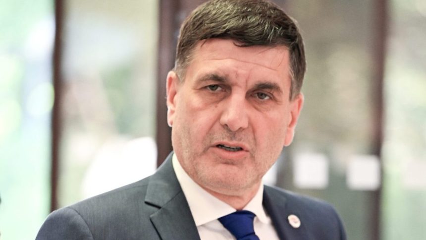 Europoslanec Ondrus nelutuje prehru vo volbach o post sefa KOZ Zjazd rozhodol v politike budem pokracovat
