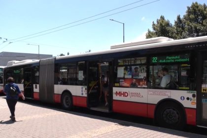 Mnoho vozidiel MHD stale nema klimatizaciu Prezili sme jazdu pocas vlny extremnych horucav