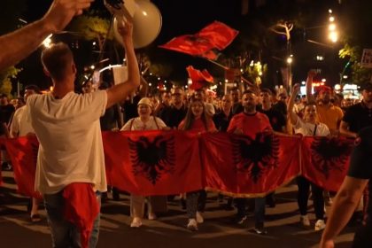 Albanci su v uliach uz dva mesiace Vlade vycitaj u korupciu aj luxusne komplexy v chranenych oblastiach