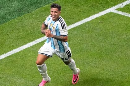 Argentinski futbalisti zabezpecili dokonaly obrat Egypt premrhal dvojgolove vedenie