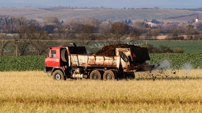 Ceny hnojiv opat stupaju EU schvalila mimoriadnu pomoc Slovensko moze ziskat miliony eur