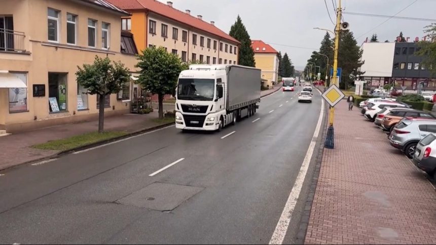 Cestari zacali s opravou obchvatu pri Svidniku Cast dopravy presmerovali cez mesto obyvatelia sa obavaju hluku
