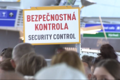 Cestujucich na kosickom letisku cakalo neprijemne prekvapenie Namiesto niekolkych minut cakali na pasovej kontrole hodiny