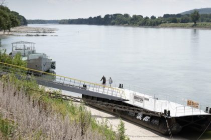 Cez niektore useky Dunaja nemozu prechadzat lode s vacsimm ponorom Dovodom je nepriaznivy vodny stav rieky