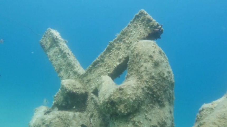 Chorvatsko skryva unikat pod hladinou Turisti mozu navstivit jedine podmorske muzeum s krizovou cestou