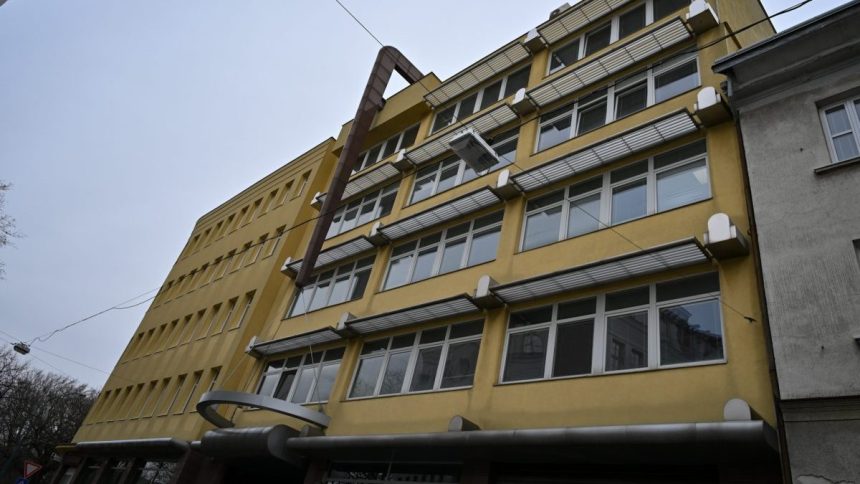 FPU potvrdil ze zamestnanci nasli v kancelariach odpocuvacie pristroje