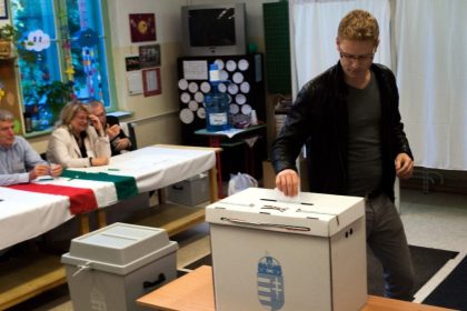 Historia ukazuje ze referenda nie su popularne ani u nasich susedov Bolo ich len malo alebo skoncili neplatne