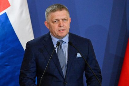 Koalicia schvalila Ficovi dozitnu rentu v reakcii na atentat Opozicia tvrdi ze sa viac riesili peniaze ako bezpecnost