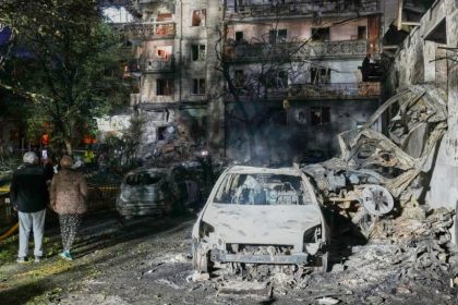 Kyjev celil najvacshemu utoku od zaciatku vojny tvrdi Ukrajina Po ukrajinskych utokoch Rusi hlasia poziare ropnych zariadeni
