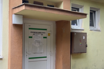 Lekar v Levoci nafukal pocas sluzby takmer dve promile Ide o opakovany pripad v minulosti mu namerali dokonca este viac