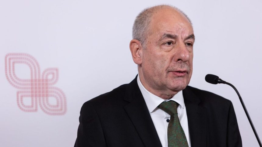 Madarsky prezident Tamas Sulyok podpisal novelu ustavy ktora ukonci aj jeho funkcne obdobie
