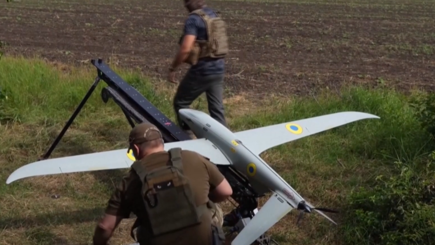 Moskva podla ukrajinskych velitelov menit sposob prepravy zasob jej logistiku narusia utoky dronov