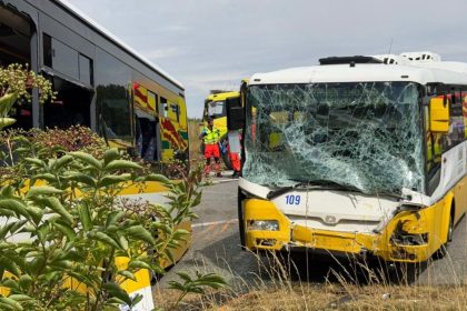Na juhu Moravy sa zrazili autobusy Desiatky ludi utrpeli zranenia