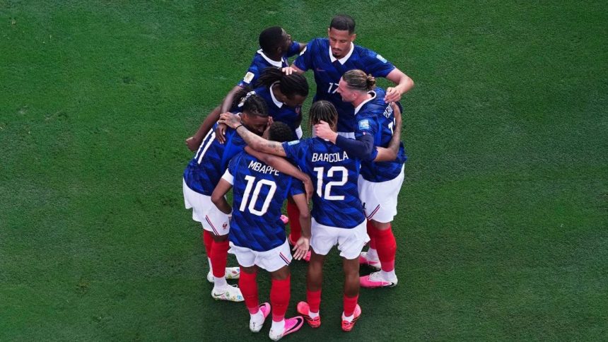 Nazov v slovencine Program dna na MS Osemfinale zacina Paraguaj chce proti Francuzom vyvolat dalsiu senzaciu v hre su aj Kanada a Maroko