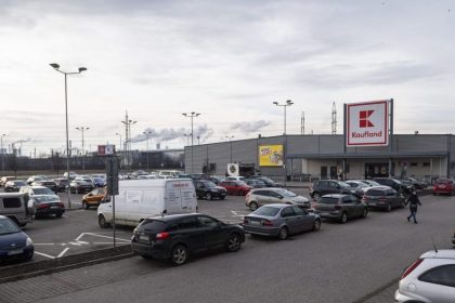 Odborari v Kauflande vyhlasili strajkovu pohotovost spornym bodom su odmeny pre zamestnancov