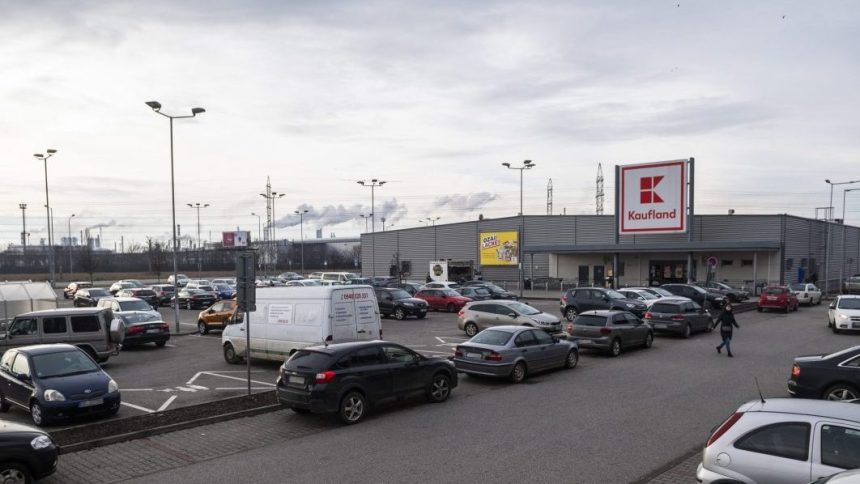 Odborari v Kauflande vyhlasili strajkovu pohotovost spornym bodom su odmeny pre zamestnancov