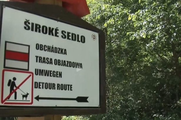 Oprava tatranskeho chodnika nad Hrebienkom vo Vysokych Tatrach je stazena nedisciplinovanymi turistami