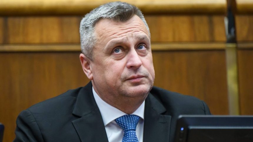 Otazniky okolo rekonstrukcie vlady Andrej Danko trva na vymene ministra Tarabu nahradit ho ma Filip Kuffa