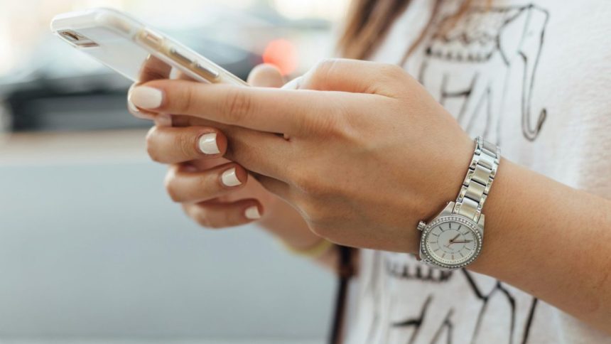 Podvodnici napodobnuju portal Slovensko sk Vsetko zacina nenapadnou SMS spravou