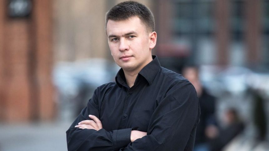 Povodne vojnu podporoval teraz ju kritizuje Ruskeho blogera zadrzali za kritiku Putina a vojny na Ukrajine