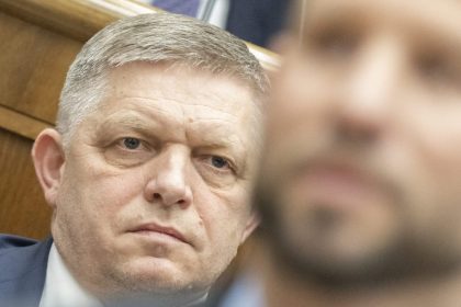 Prieskum Focus Prve PS s tesnym naskokom pred Smerom najviac si polepsila Republika