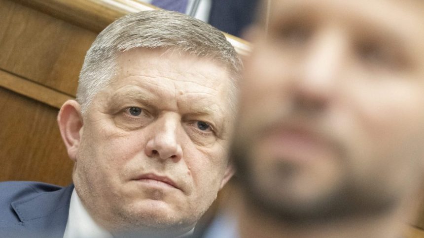 Prieskum Focus Prve PS s tesnym naskokom pred Smerom najviac si polepsila Republika