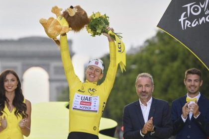 Tour de France Pogacar sa snai medzi legie na ceste mu op stoji Vingegaard