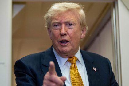 Trump oznamil ze Spojene staty preberaju kontrolu nad Hormuzskym prielivom