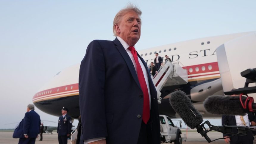 Trump schvalil nove cla na kanadske vyrobky Ekonomicki experti varuju pred obchodnou vojnou