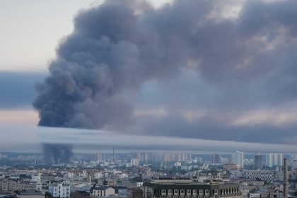 Ukrajina zasiahnla jednu z najvetsich ruskich rafinerii Pri utoku podla uradov zahynul civilista