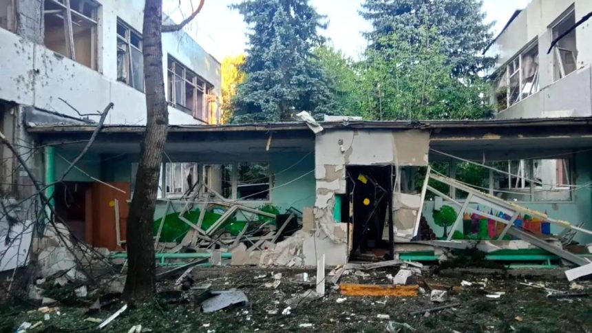 Ukrajina zautocila na ciele na Kryme Rusko zasiahlo bytovy dom pri Kyjeve zranilo sa pat ludi