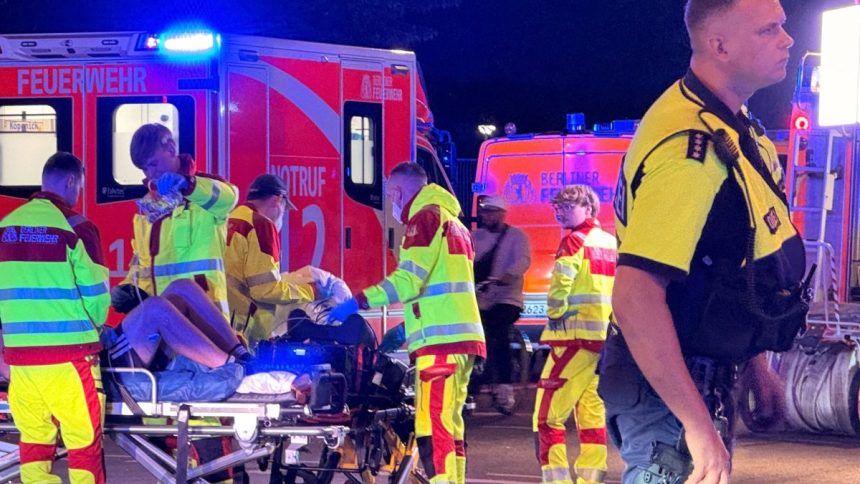 Utonk vrazil v Berline autom do ludi Zomrela jedna zena policia patra po muzovi