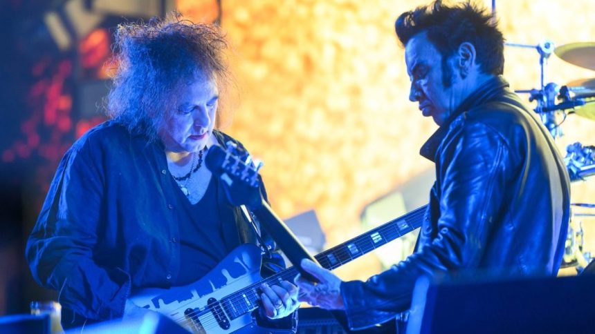 festival pohoda odstartovali the cure a na trencianske letisko prilakali tisice fanusikov
