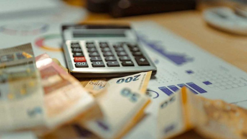 nizkoprijmovi zivnostnici si priplatia na odvodoch pre niektorych je to takmer cely mesacny zisk